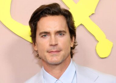 Matt Bomer parle de ses photos divulguées portant un short jaune moulant dans le nouveau film Outcome