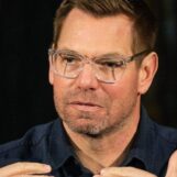 La candidature d'Eric Swalwell au poste de gouverneur s'effondre alors que les principaux démocrates se retournent contre lui