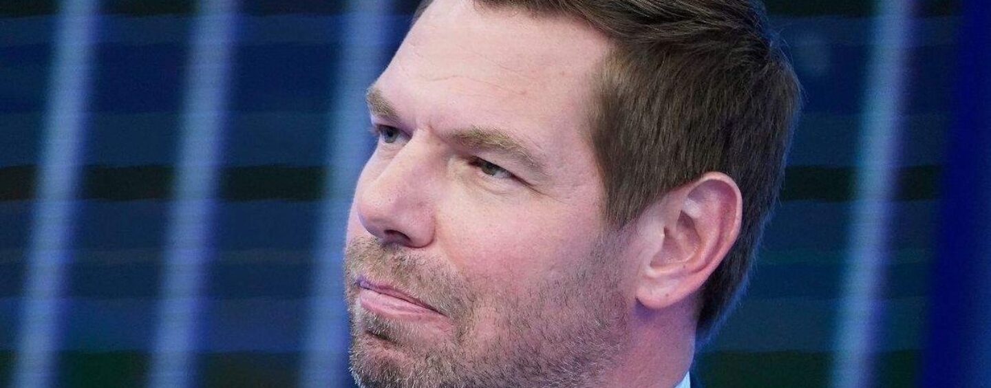 Eric Swalwell répond aux allégations d'agression sexuelle dans une vidéo devant la caméra