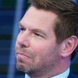 Eric Swalwell répond aux allégations d'agression sexuelle dans une vidéo devant la caméra