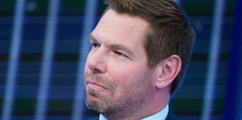 Eric Swalwell répond aux allégations d'agression sexuelle dans une vidéo devant la caméra