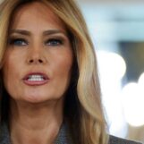 Ce que révèle l'étrange conférence de presse de Melania Trump avec Jeffrey Epstein sur une Maison Blanche dans le chaos