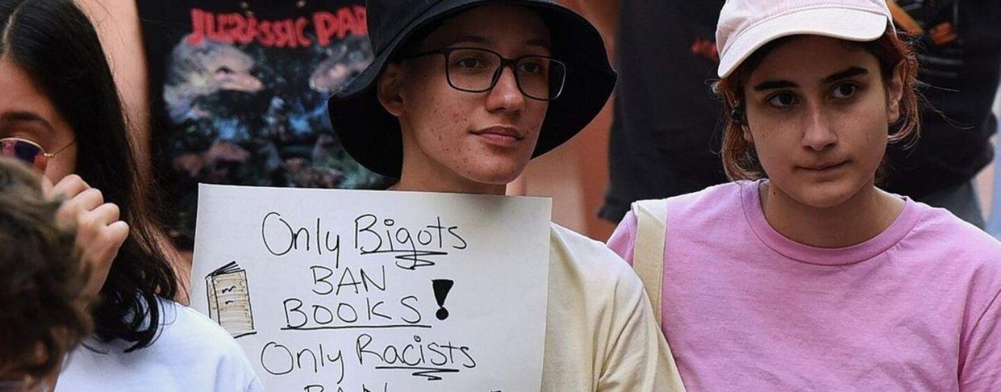 La Journée du silence fête ses 30 ans alors que les batailles scolaires anti-LGBTQ+ s'intensifient dans tout le pays