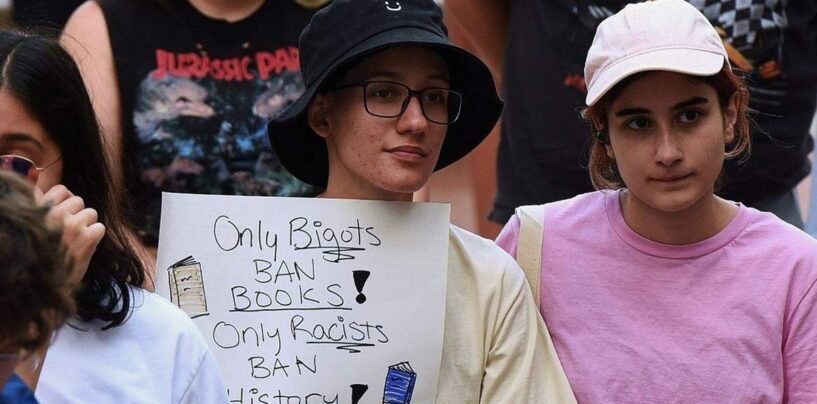 La Journée du silence fête ses 30 ans alors que les batailles scolaires anti-LGBTQ+ s'intensifient dans tout le pays