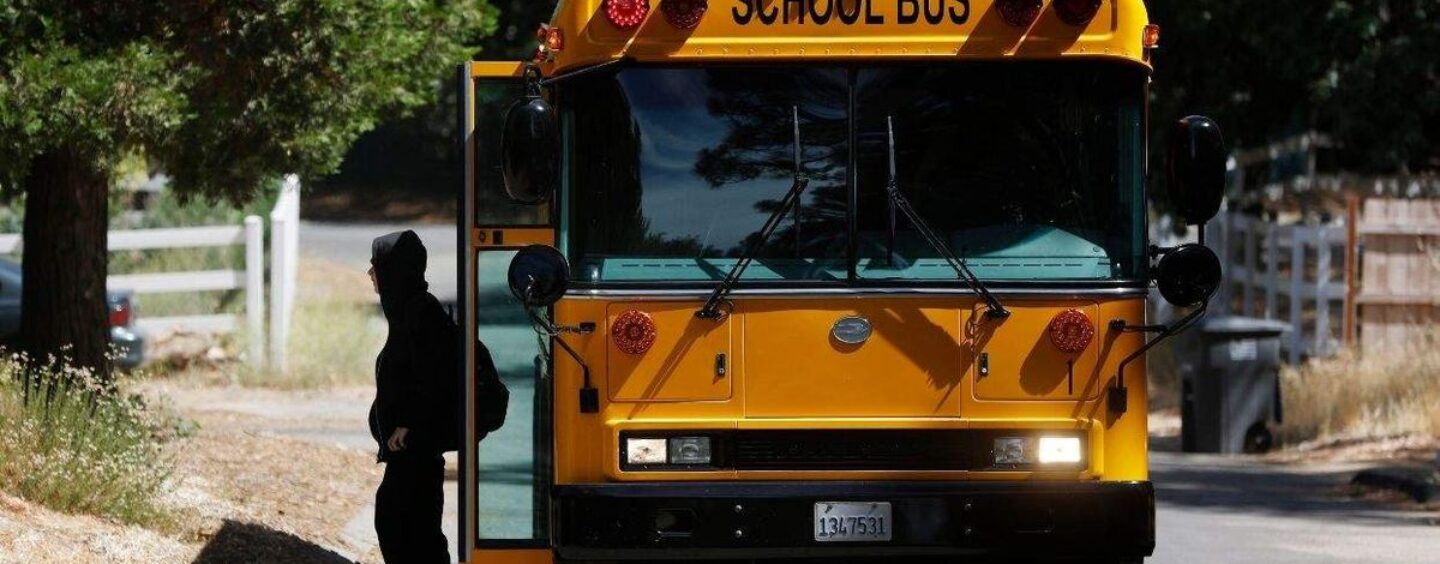 Une éducatrice géorgienne dit qu'elle a été forcée de démissionner après avoir dit à un étudiant qu'elle était gay