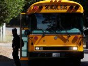 Une éducatrice géorgienne dit qu'elle a été forcée de démissionner après avoir dit à un étudiant qu'elle était gay