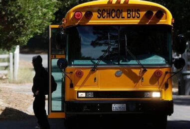 Une éducatrice géorgienne dit qu'elle a été forcée de démissionner après avoir dit à un étudiant qu'elle était gay