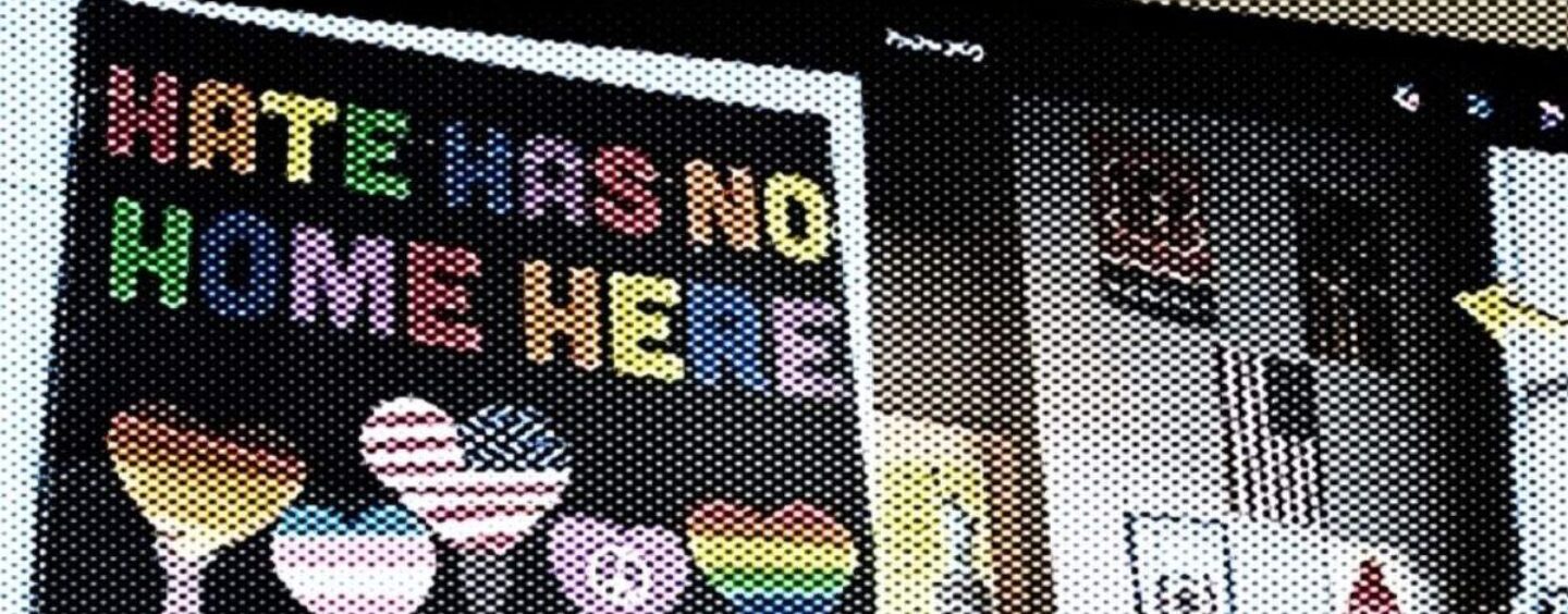 Un enseignant de l'Ohio poursuit le retrait de l'affiche « La haine n'a pas de maison ici »