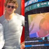 Les sosies de Heated Rivalry pimentent un match de hockey en s'embrassant sur le Jumbotron