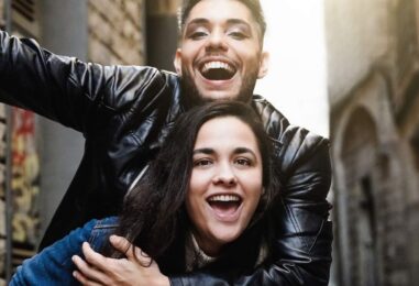 Célibataire et non binaire ? Voici 11 conseils de rencontres approuvés par des experts