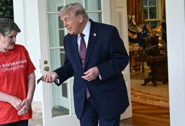 Trump a interrogé un employé américain sur les athlètes trans à la Maison Blanche. Cela s'est retourné de façon spectaculaire