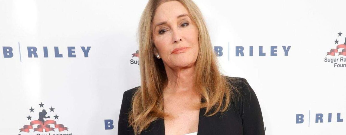 Caitlyn Jenner dit au podcast de droite qu'elle est « hypocrite » en acceptant le prix de « Femme de l'année »