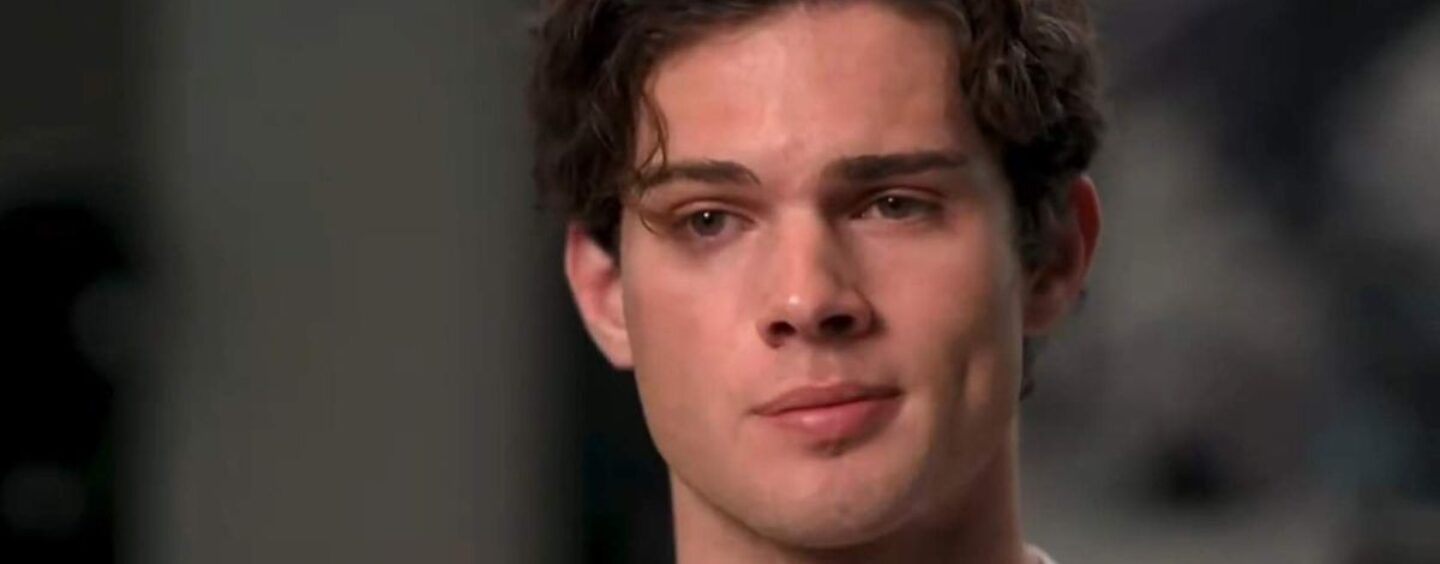 Claviculaire sort de l'entretien après qu'on lui ait demandé s'il s'identifiait comme un incel