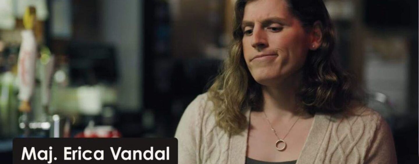 Le Pentagone a expulsé un major transgenre de l’armée. Maintenant, son histoire est nominée aux Emmy