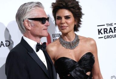 Lisa Rinna et Harry Hamlin remportent le prix Pelosi LGBTQ+ Ally. Ils mettent en garde contre une « prise de pouvoir autoritaire »