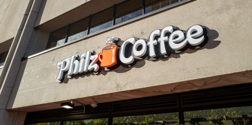 La chaîne de cafés californienne Philz Coffee ordonne le retrait des drapeaux de la fierté des magasins. ça ne va pas bien