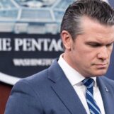 Les avocats demandent au juge de certifier le cas afin de protéger toutes les troupes trans touchées par l'interdiction militaire de Trump