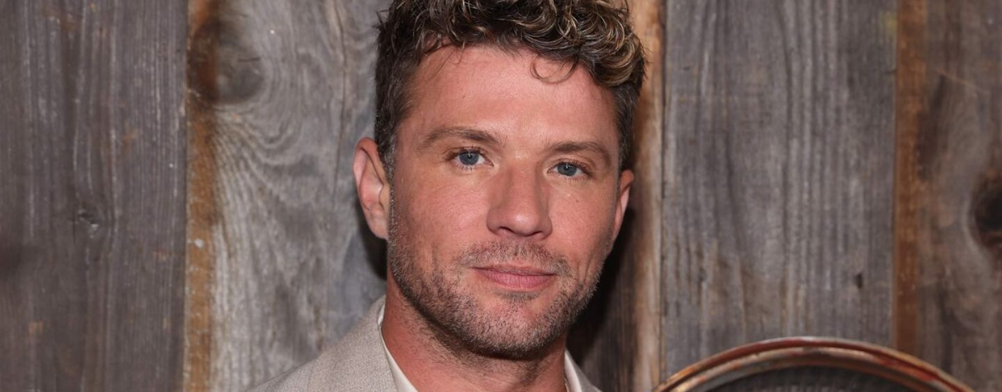Ryan Phillippe porte un petit short dans un nouveau selfie en sueur au sauna