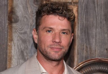 Ryan Phillippe porte un petit short dans un nouveau selfie en sueur au sauna