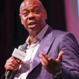 Dave Chappelle : « J'en veux au parti républicain » pour avoir « militarisé » mes blagues anti-trans