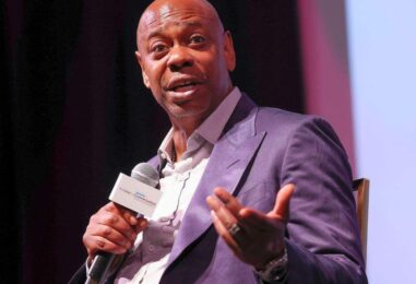 Dave Chappelle : « J'en veux au parti républicain » pour avoir « militarisé » mes blagues anti-trans