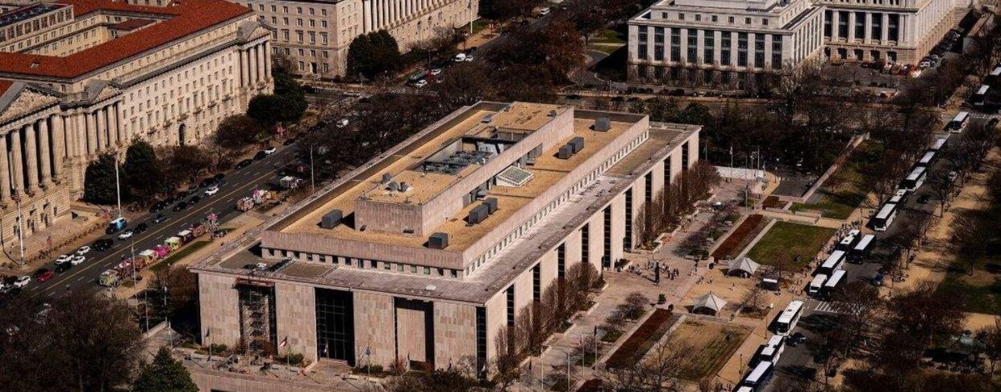 La tentative républicaine d’effacer les femmes trans pourrait faire dérailler le musée Smithsonian tant attendu