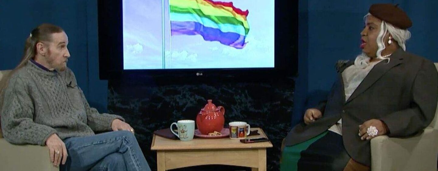 Depuis 26 ans, une drag queen de l'Ohio anime une émission de télévision locale. Une proposition d'interdiction du dragage pourrait y mettre fin