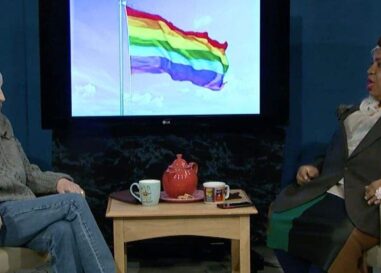 Depuis 26 ans, une drag queen de l'Ohio anime une émission de télévision locale. Une proposition d'interdiction du dragage pourrait y mettre fin