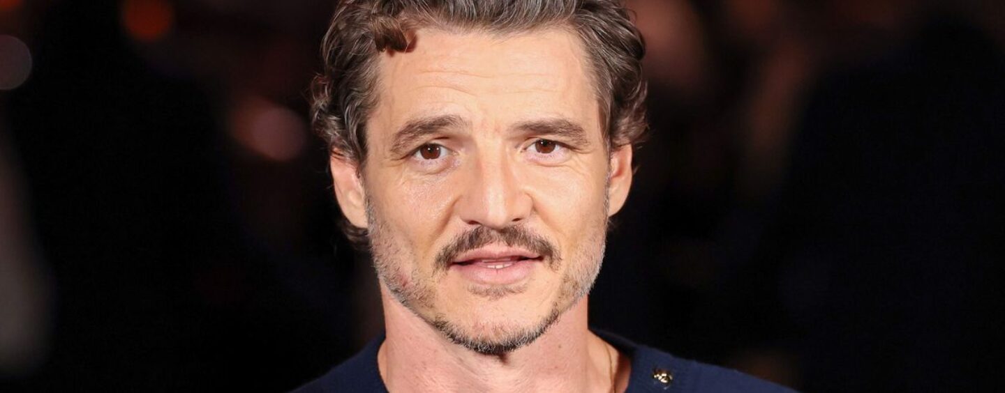 Pedro Pascal s'étale en short en jean moulant pour une nouvelle séance photo de couverture