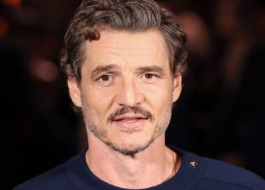 Pedro Pascal s'étale en short en jean moulant pour une nouvelle séance photo de couverture