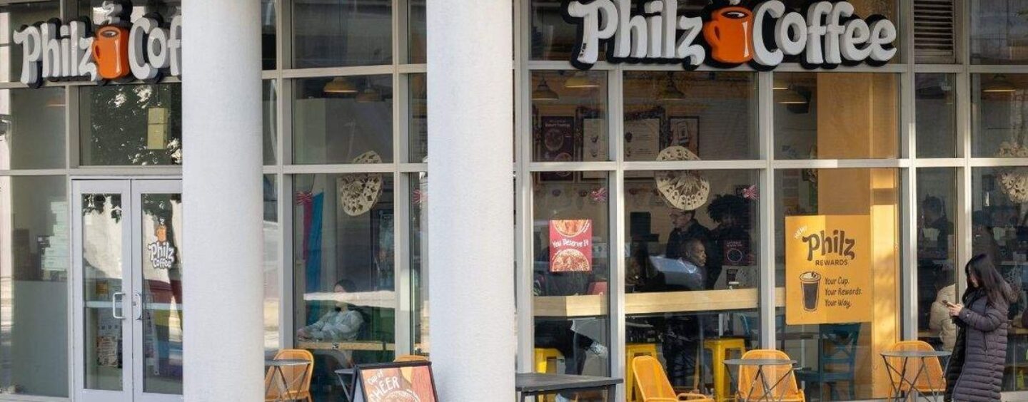 Le PDG de Philz Coffee restaure les drapeaux de la fierté dans les magasins après d'intenses réactions négatives : « J'ai fait une erreur »