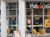 Le PDG de Philz Coffee restaure les drapeaux de la fierté dans les magasins après d'intenses réactions négatives : « J'ai fait une erreur »