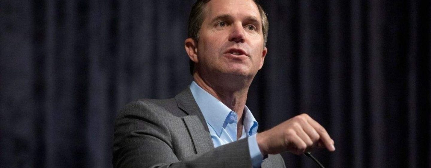 Andy Beshear dénonce l'abus de foi de Trump en acceptant le prix d'allié LGBTQ+