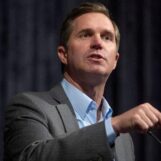 Andy Beshear dénonce l'abus de foi de Trump en acceptant le prix d'allié LGBTQ+