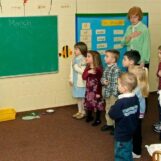 La Cour suprême se saisit d'une affaire qui pourrait exclure les familles LGBTQ+ de l'école maternelle