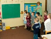 La Cour suprême se saisit d'une affaire qui pourrait exclure les familles LGBTQ+ de l'école maternelle