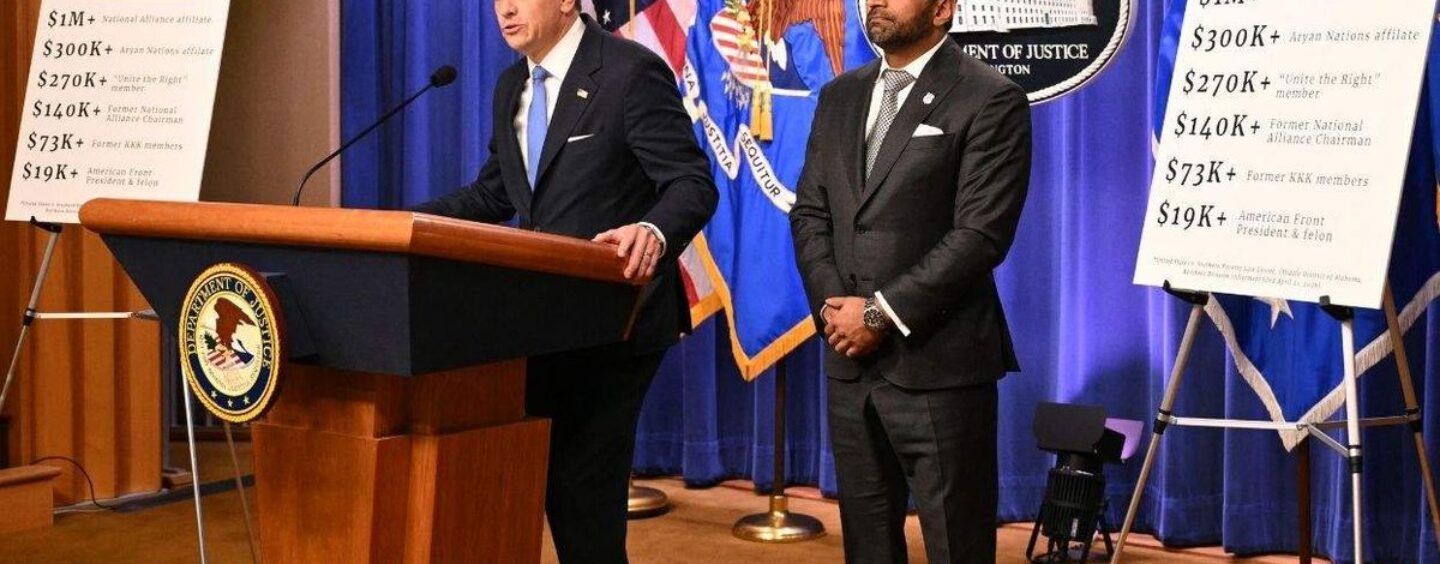 Le DOJ annonce sa dernière cible criminelle. C'est un groupe à but non lucratif qui traque les extrémistes de droite