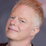 Jesse Tyler Ferguson parle de son effrayante promenade en foin d'Halloween avec le casting de Glee