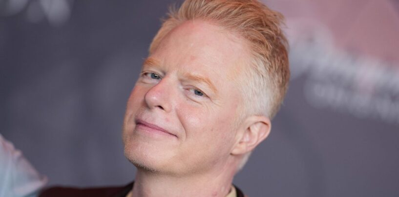 Jesse Tyler Ferguson parle de son effrayante promenade en foin d'Halloween avec le casting de Glee