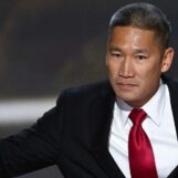 Le nouveau secrétaire à la Marine de Trump semble avoir très peur des sorcières et des drag queens