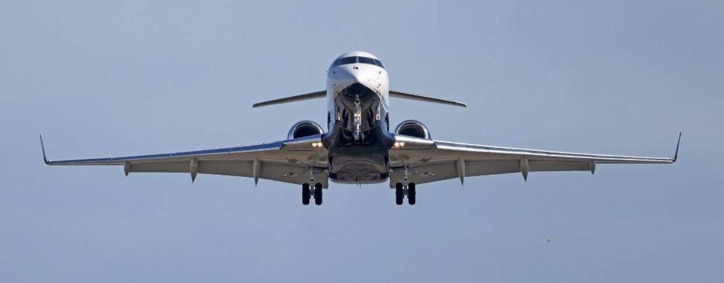 Le FBI envoie un avion à Cuba pour empêcher un enfant trans d'accéder à des soins d'affirmation de genre