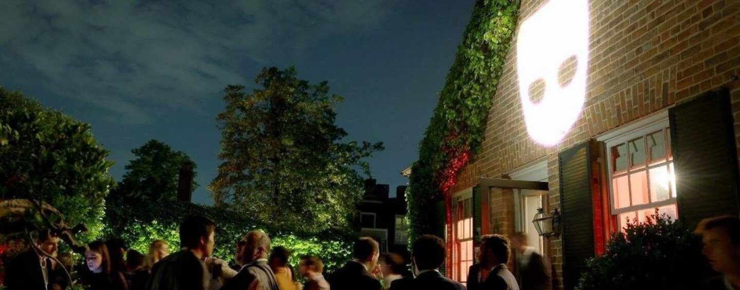 Le HRC utilise Grindr pour cibler la foule du dîner des correspondants de la Maison Blanche à Washington