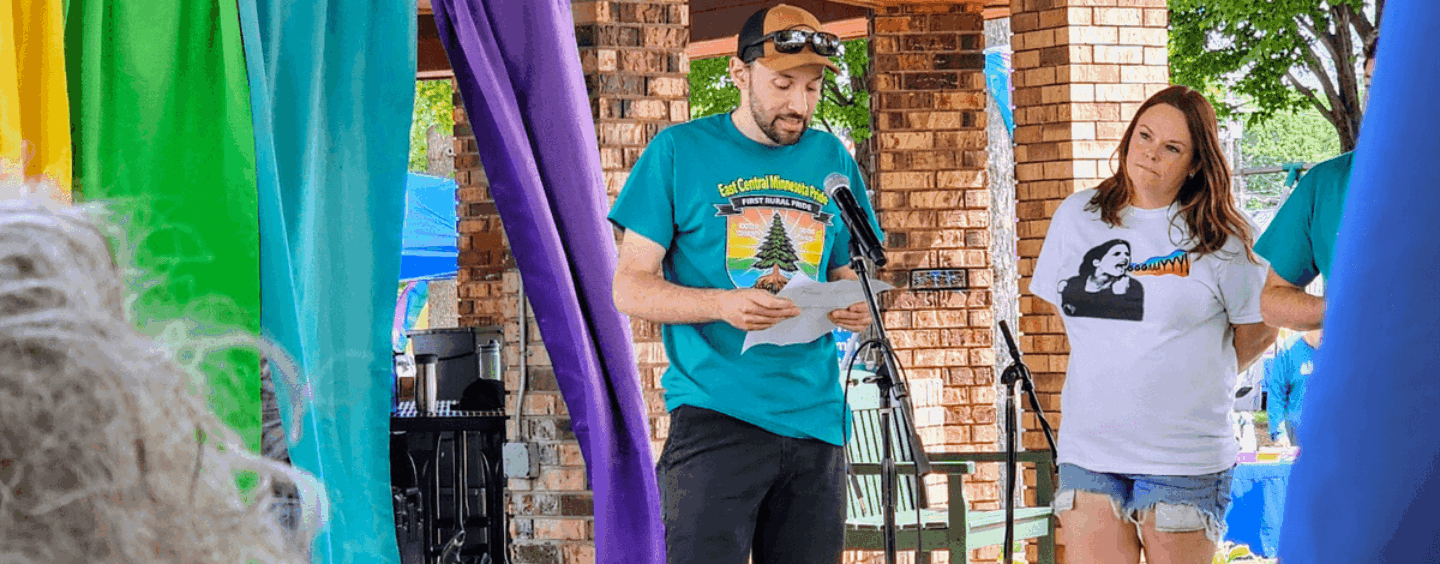 Une ville du Minnesota rend hommage à l'un des premiers mouvements de fierté rurale d'Amérique avec un nouveau monument