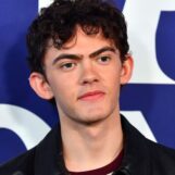 Le prochain rôle de Joe Locke en tant que travailleuse du sexe enceinte plonge les fans dans une frénésie