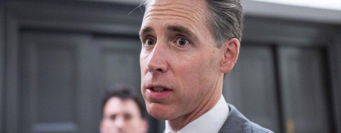 Après avoir échoué au Sénat, Josh Hawley exhorte la Chambre à interdire le financement des soins de santé pour les jeunes trans