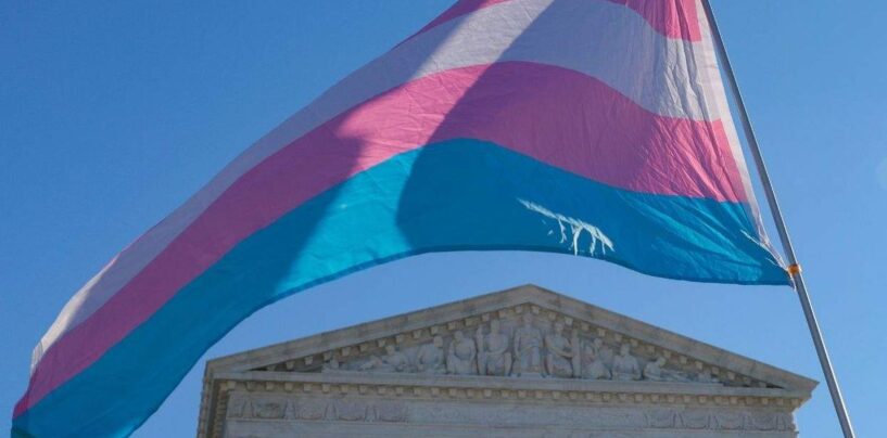 La Cour suprême rejette la tentative de punir une école pour avoir respecté l'identité d'un élève trans