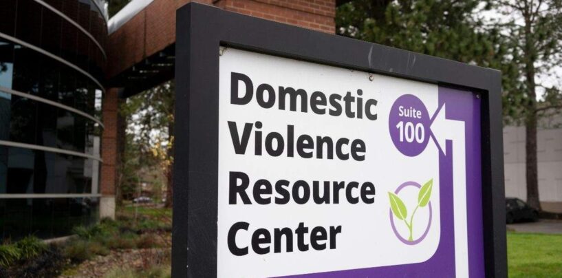 Trump cible les endroits où les personnes transgenres peuvent être hébergées en cas d'urgence