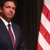 Les républicains de Floride adoptent des cartes du Congrès gerrymandérées soutenues par DeSantis