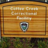 Un juge fédéral déclare que l'Oregon doit héberger les détenus trans en fonction de leur identité de genre, et non en fonction de la politique de Trump