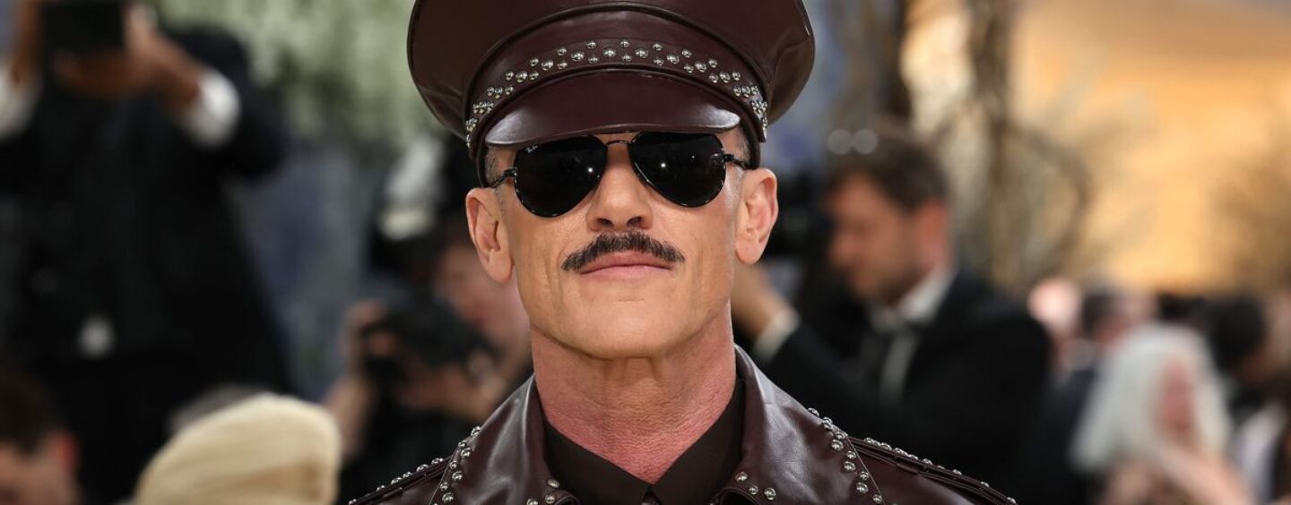 Luke Evans porte une tenue en cuir sexy inspirée de Tom of Finland au Met Gala 2026